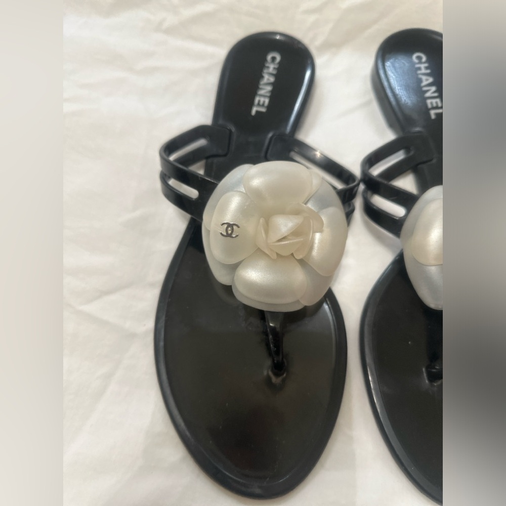 Chanel Camellia Flower Rubber Sandals 100% Authentic Size 40 - Picture 2 of 6